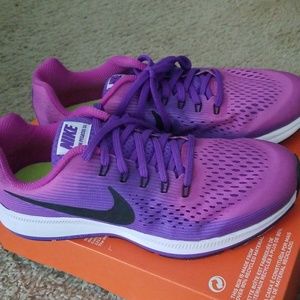 purple tennis shoes nike